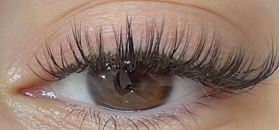 A classic lash extension set
